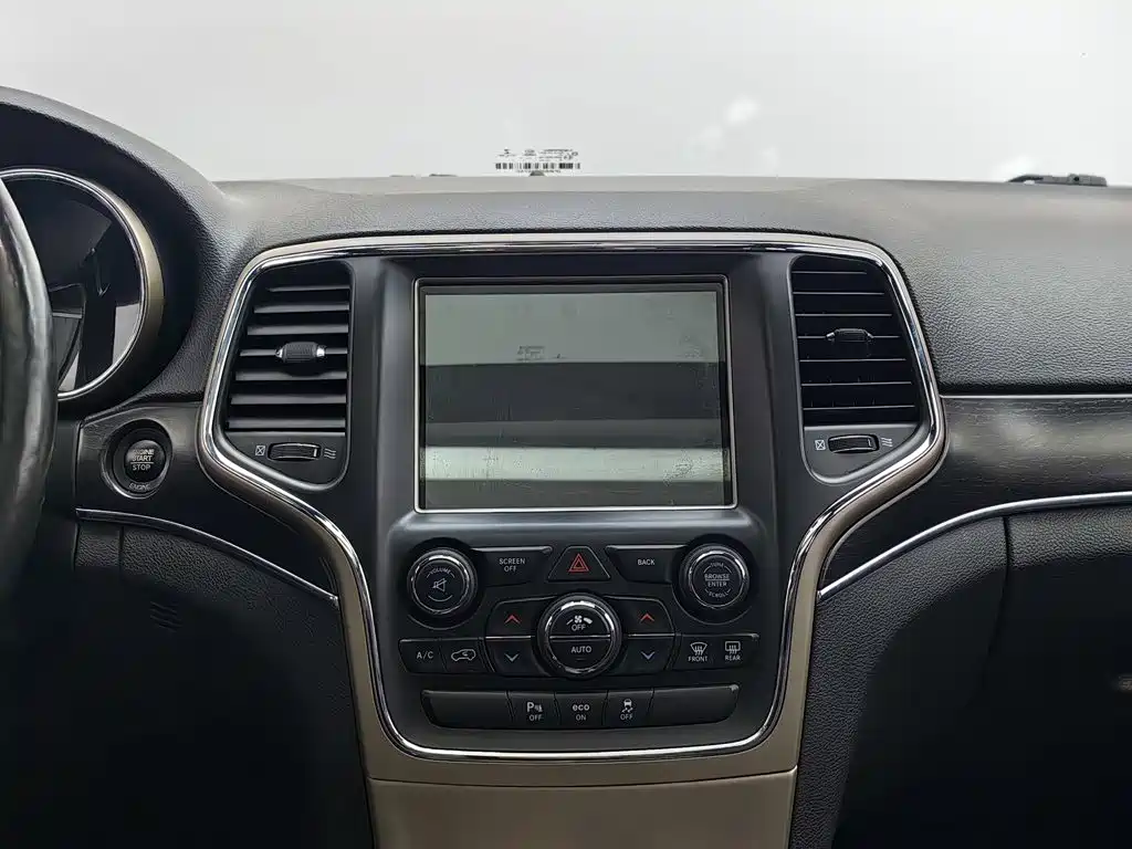 Jeep Grand Cherokee (Import) — миниатюра 12