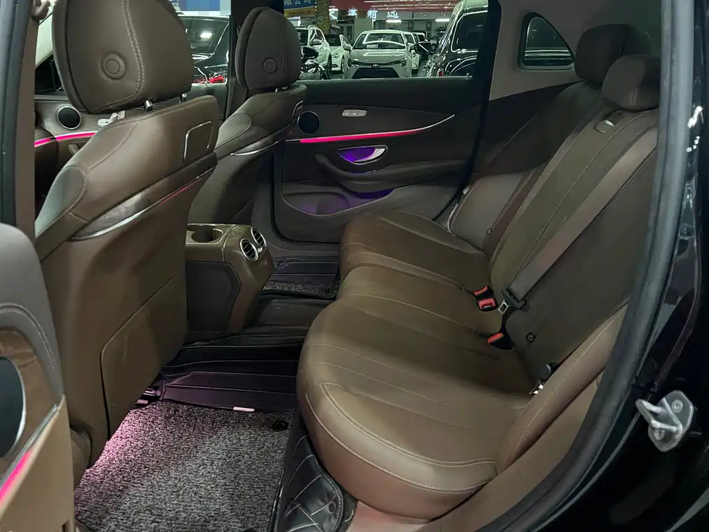 Mercedes-Benz E-Class — миниатюра 6