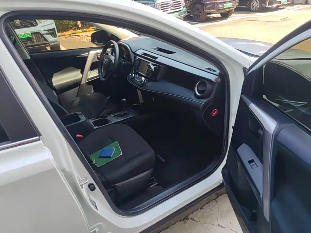 Toyota RAV4 — миниатюра 20