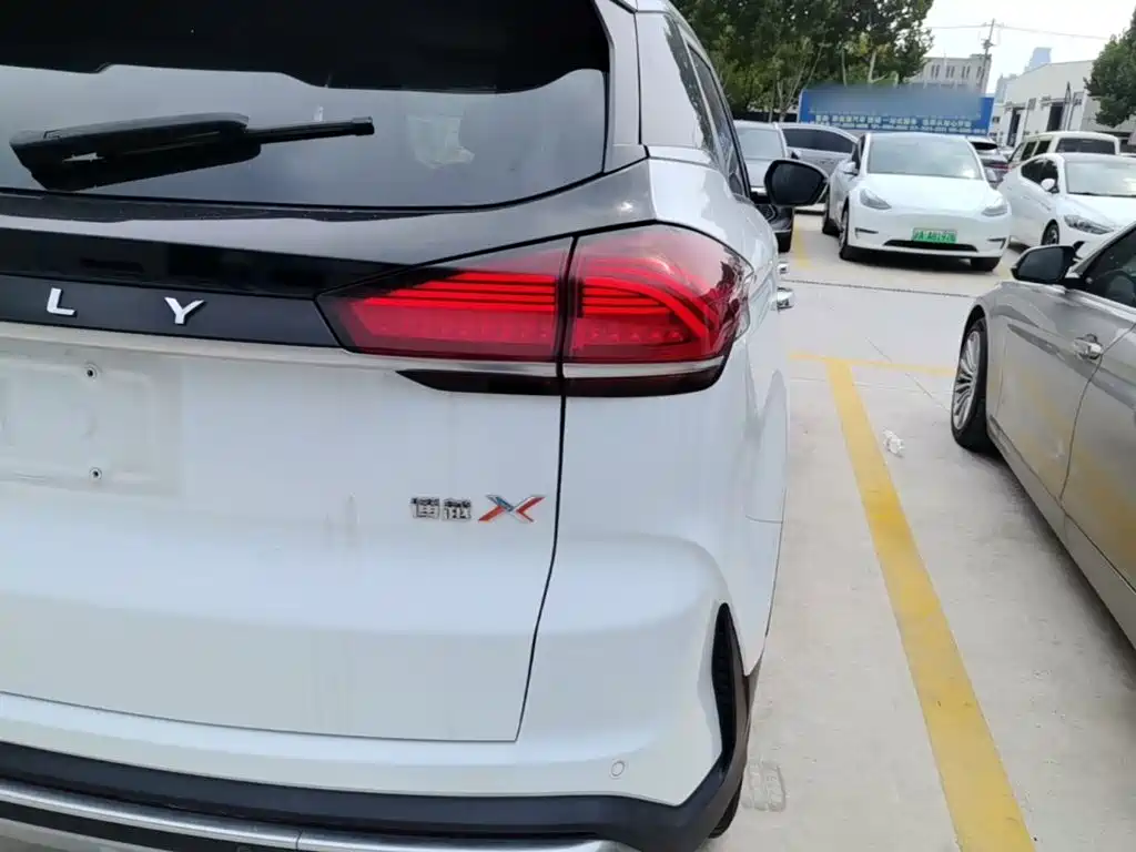 Geely Boyue — миниатюра 8