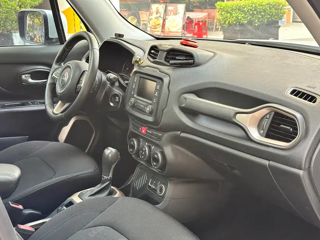 Jeep Renegade — миниатюра 10