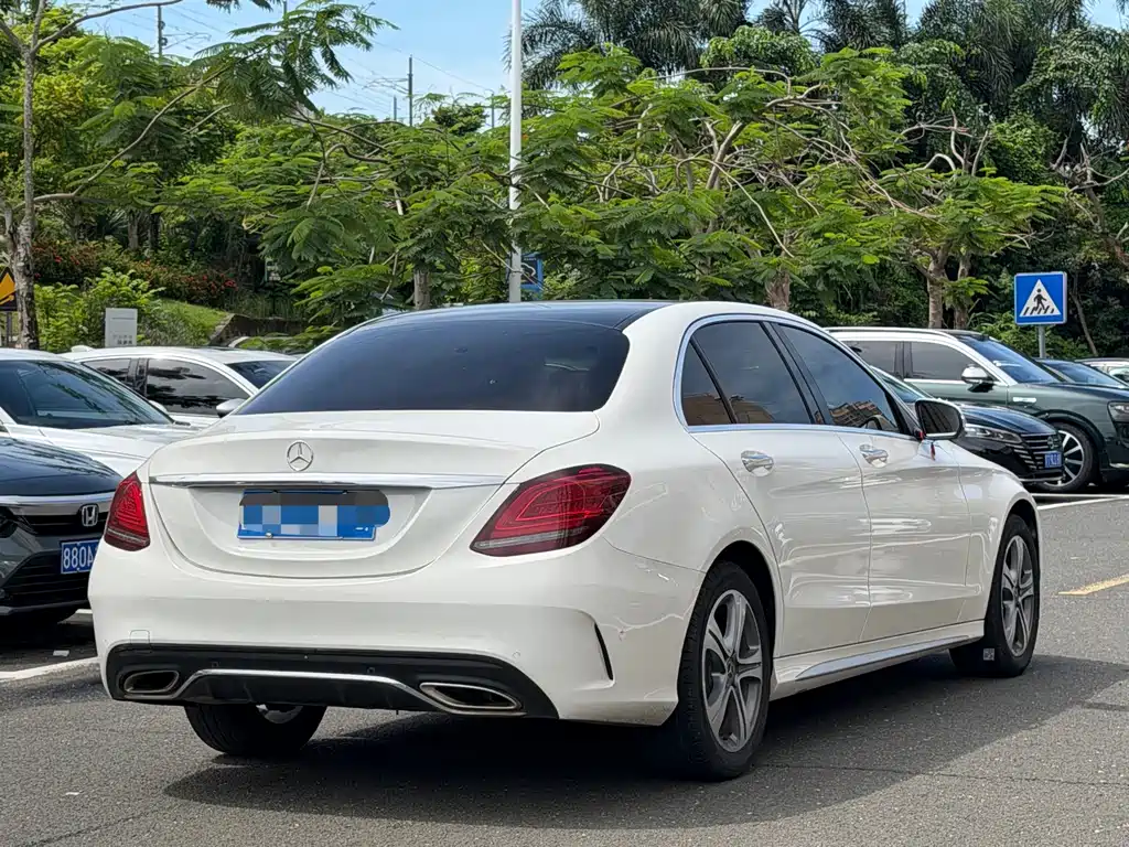 Mercedes-Benz C-Class — миниатюра 6