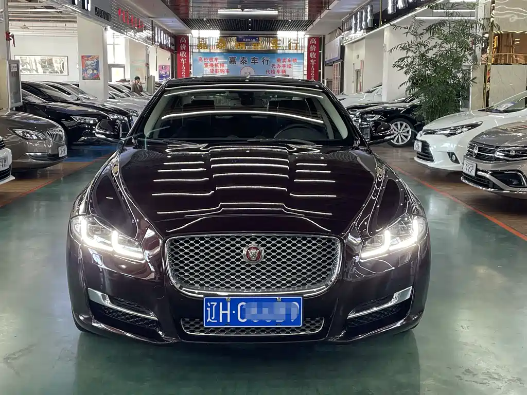 JAGUAR XJ