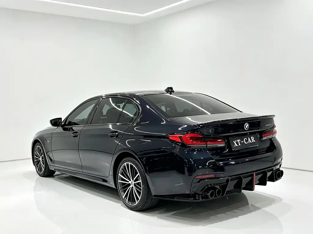 BMW 5 Series — миниатюра 8