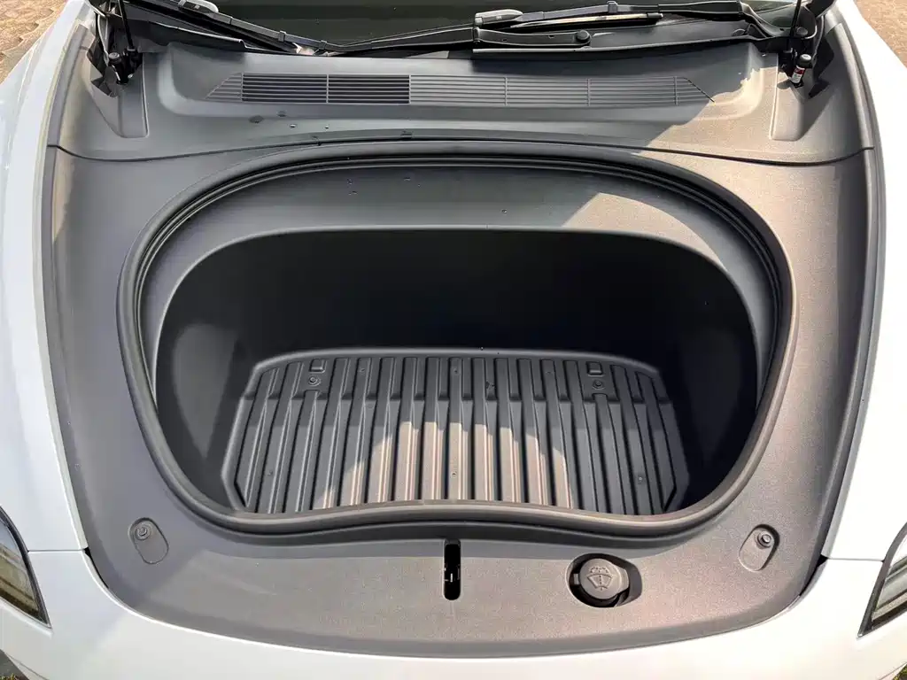 Tesla Model 3 — миниатюра 11