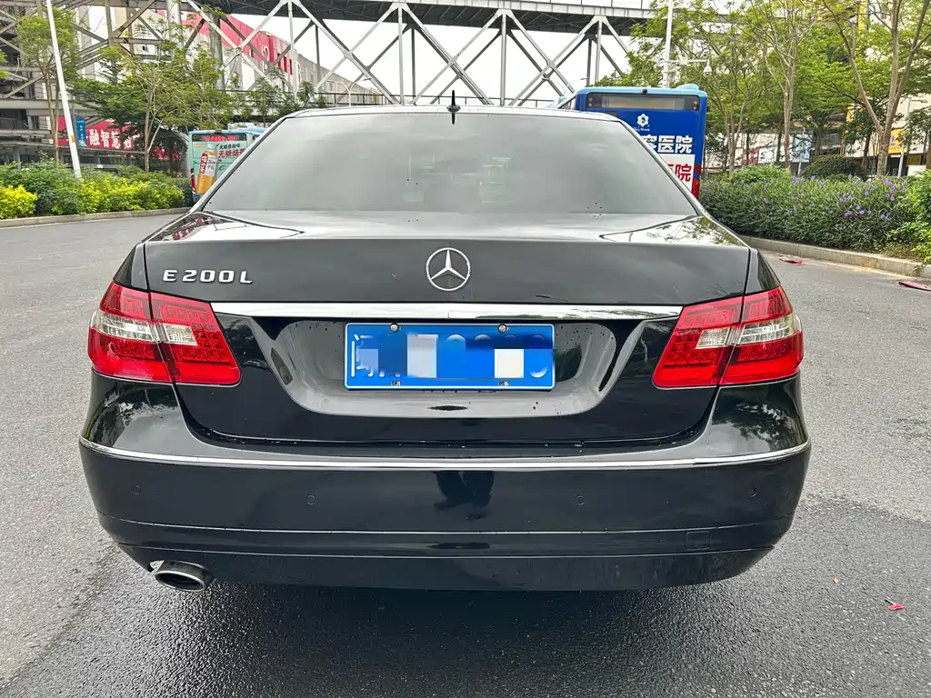 Mercedes-Benz E-Class — миниатюра 6