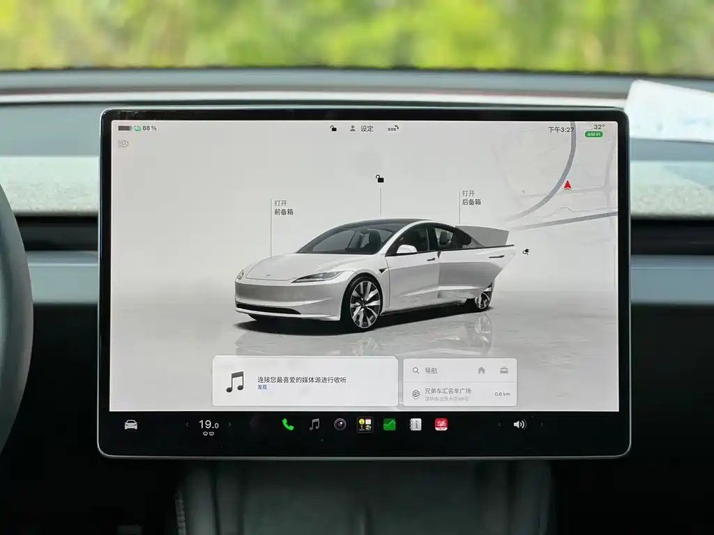 Tesla Model 3 — миниатюра 18