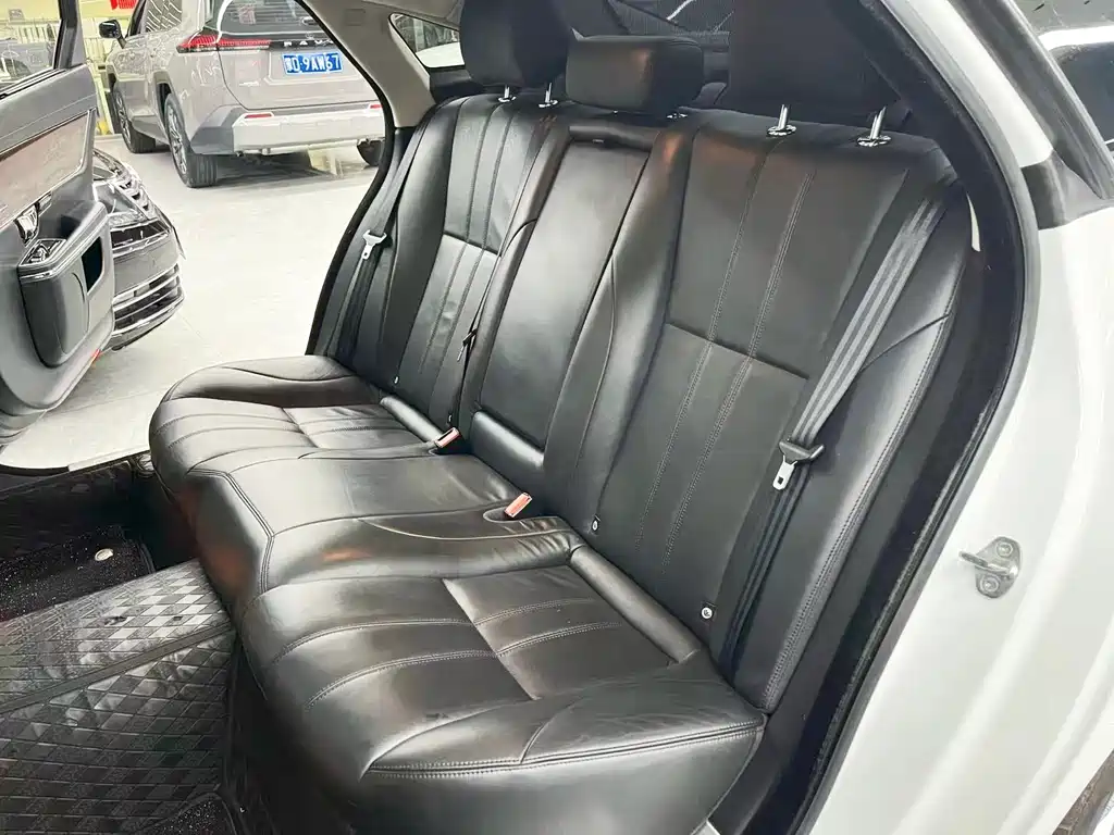 Jaguar XJ — миниатюра 10