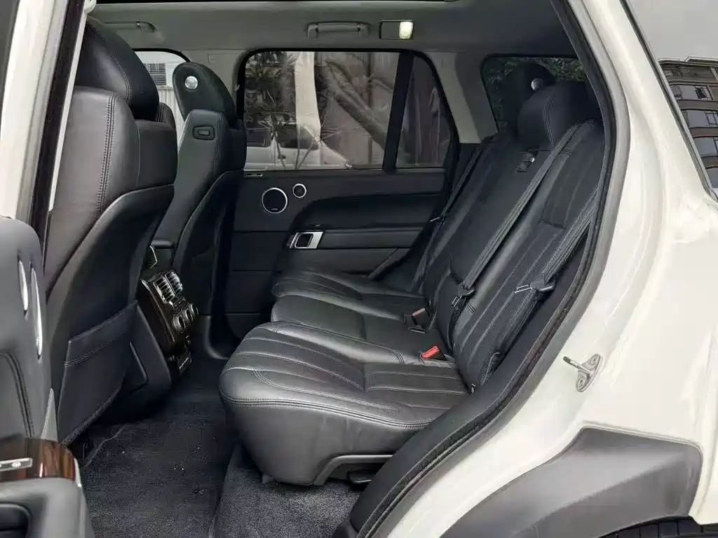 Land Rover Range Rover — миниатюра 5