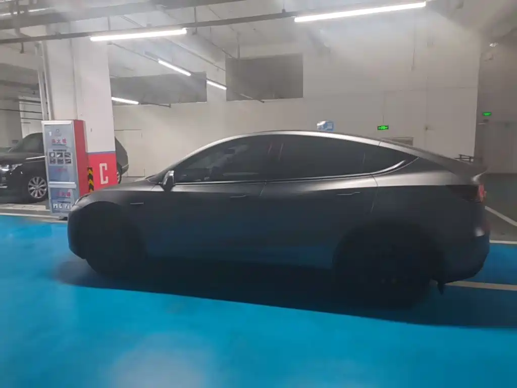Tesla Model Y — миниатюра 3