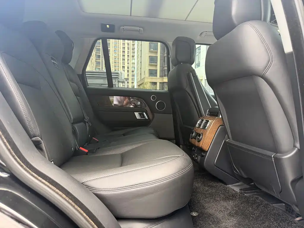 Land Rover Range Rover — миниатюра 8