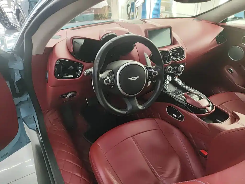 Aston Martin V8 Vantage — миниатюра 5