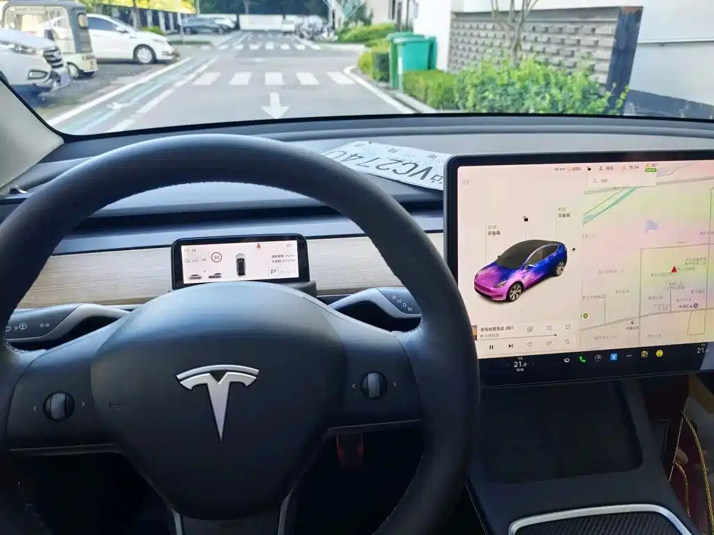 Tesla Model Y — миниатюра 13