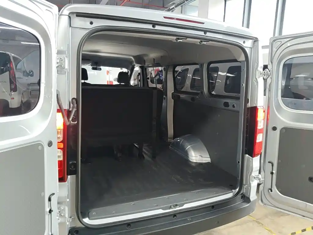 Wuling Yangguang — миниатюра 19