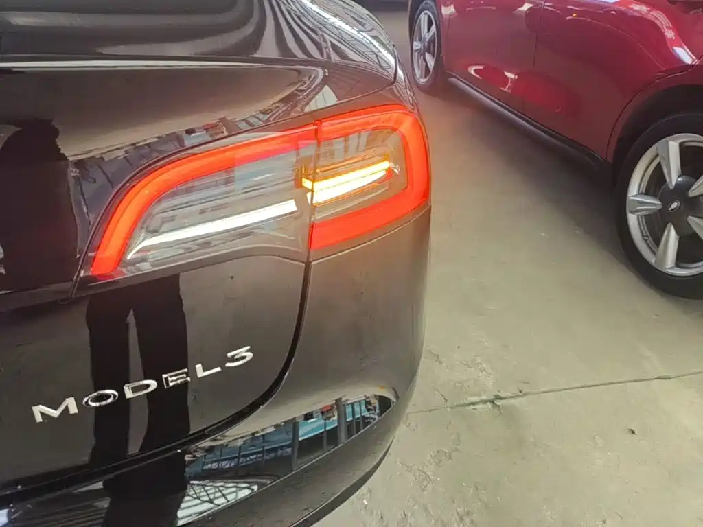 Tesla Model 3 — миниатюра 8