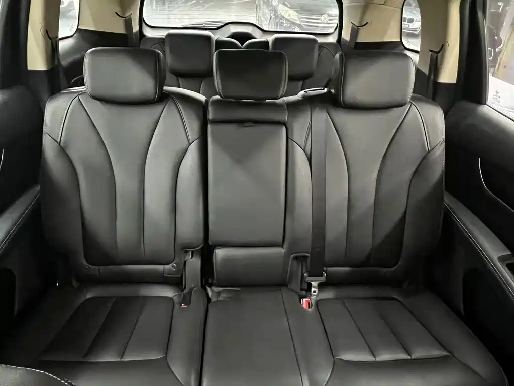 BYD MAX — миниатюра 5