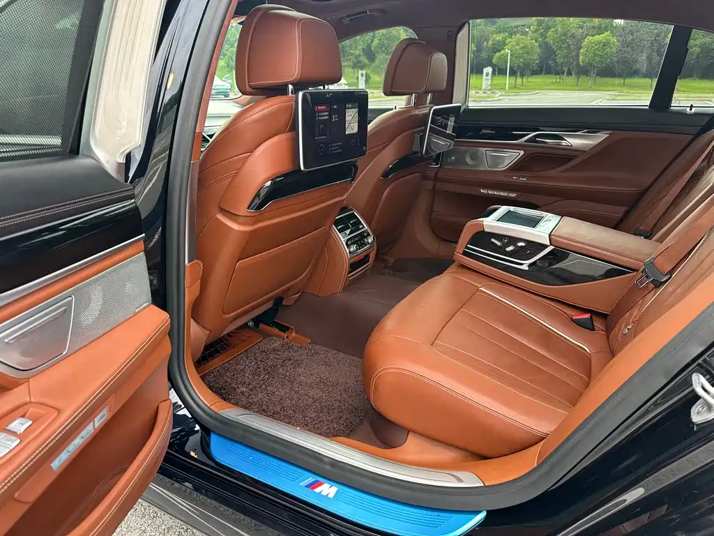 BMW 7 Series — миниатюра 18