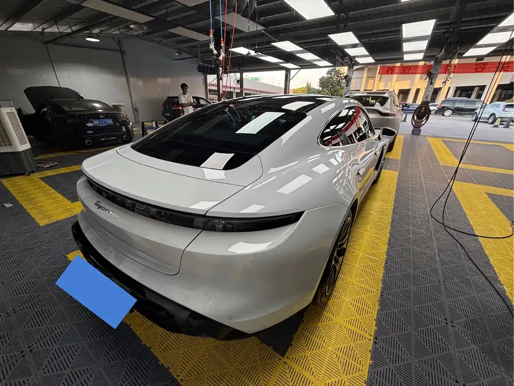 Porsche Taycan — миниатюра 10