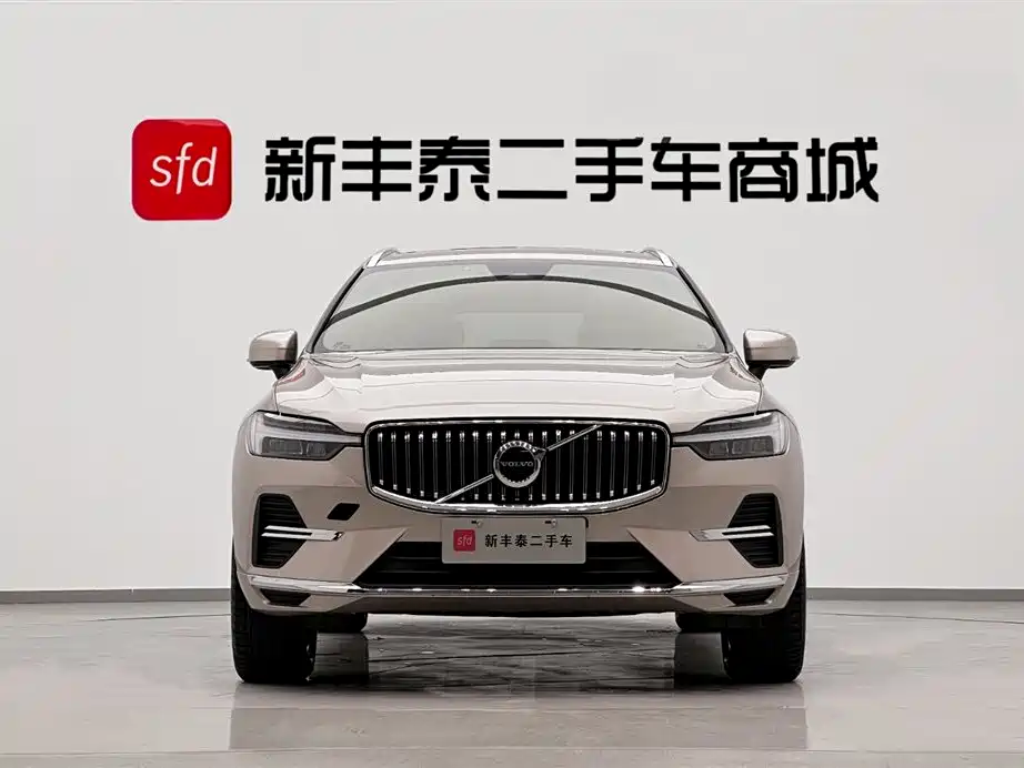 Volvo XC60 2025 B5 Luxury