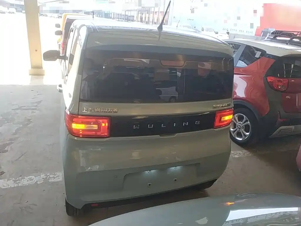 Wuling MINIEV — миниатюра 6