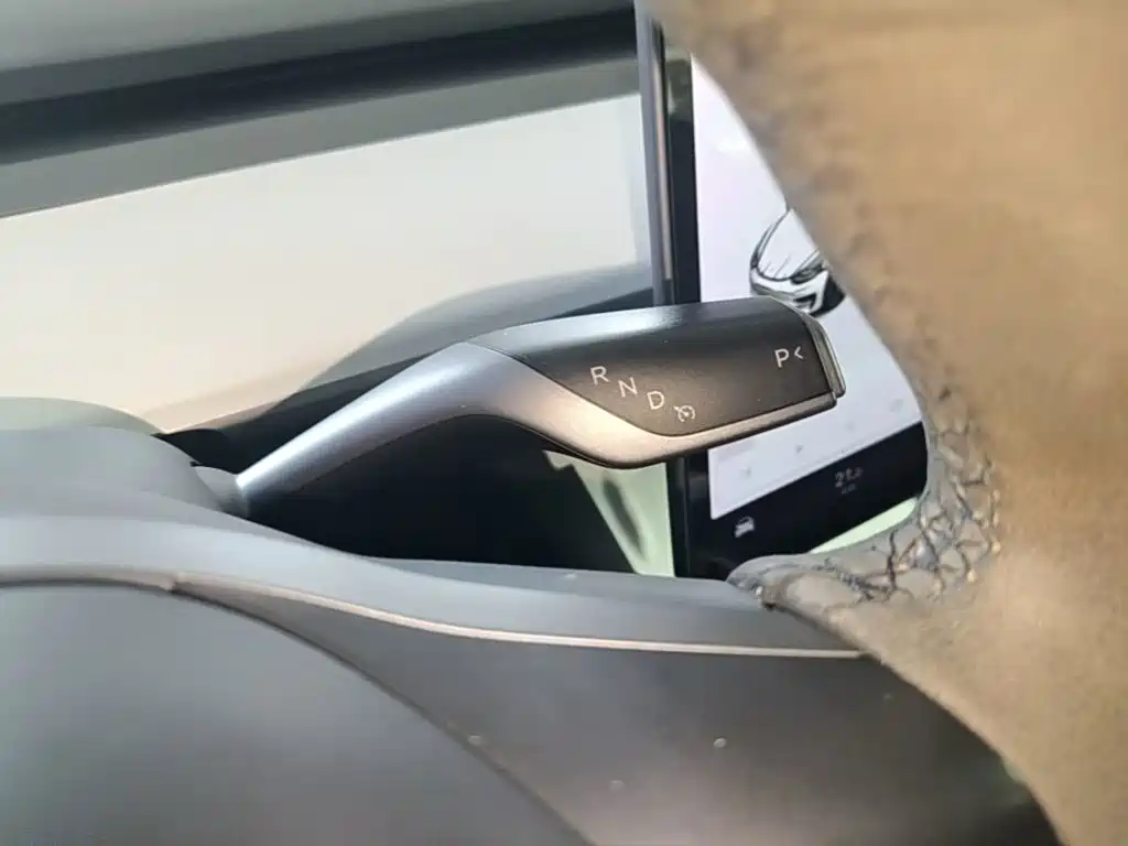 Tesla Model 3 — миниатюра 14
