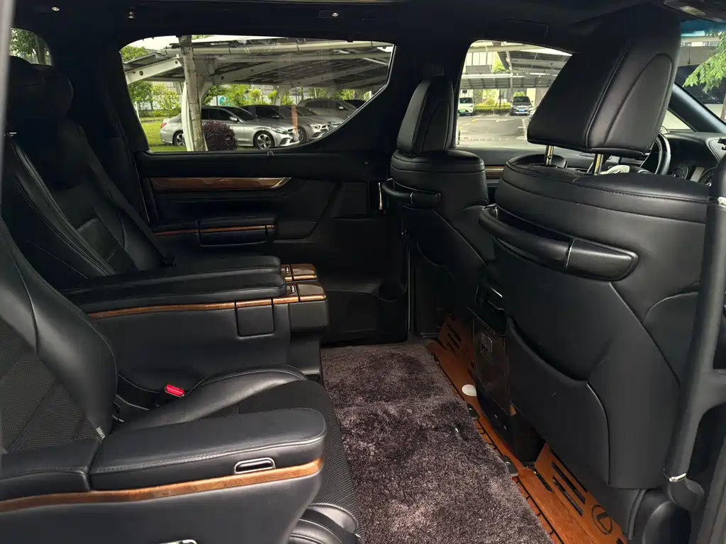 Toyota Alphard 2018 3.5L Luxury