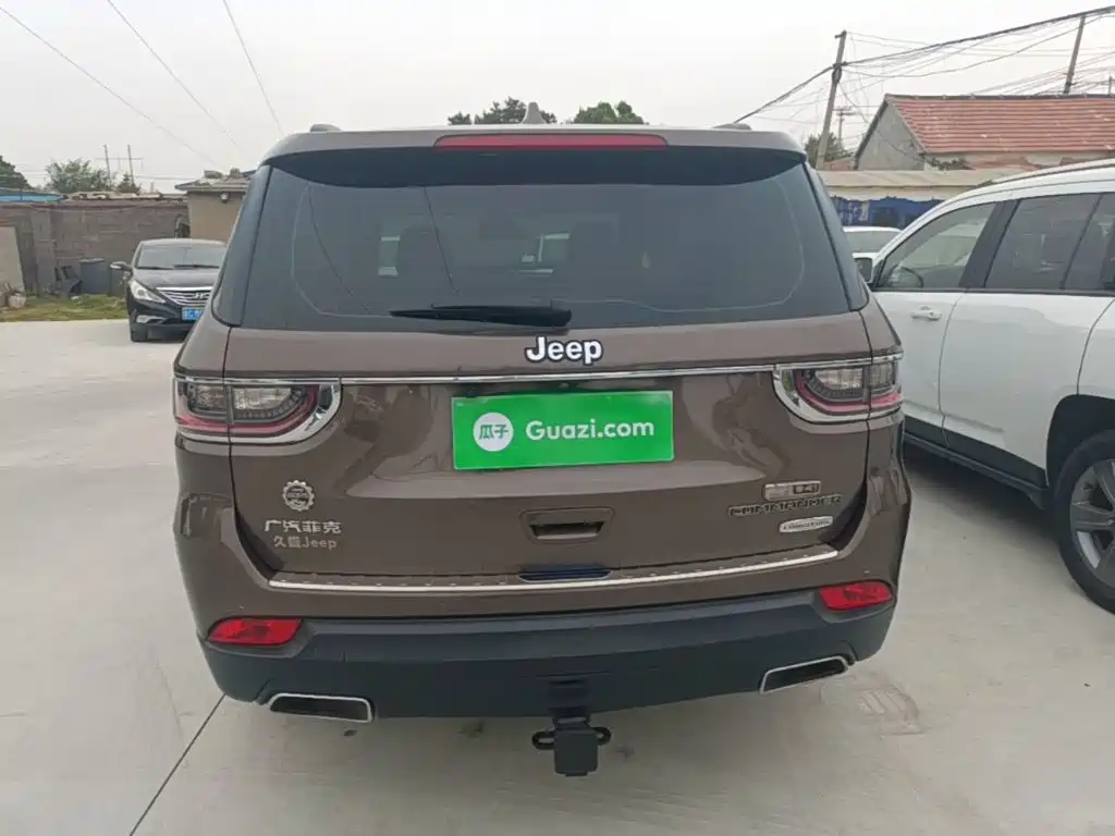 Jeep Commander — миниатюра 6