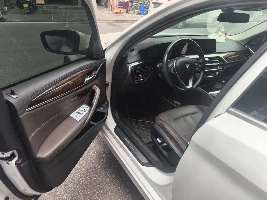 BMW 5 Series — миниатюра 14