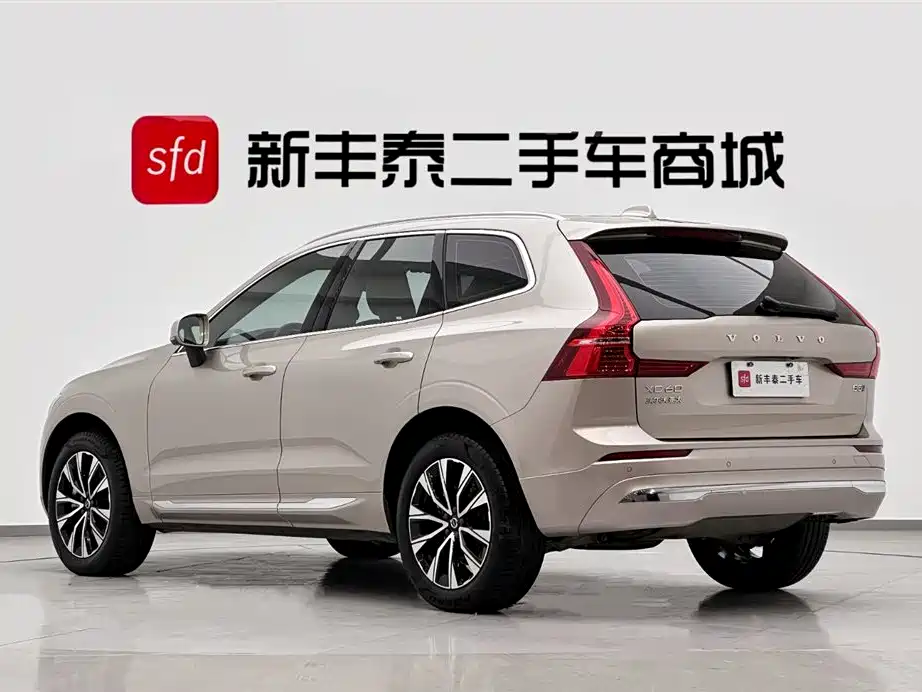 Volvo XC60 2025 B5 Luxury