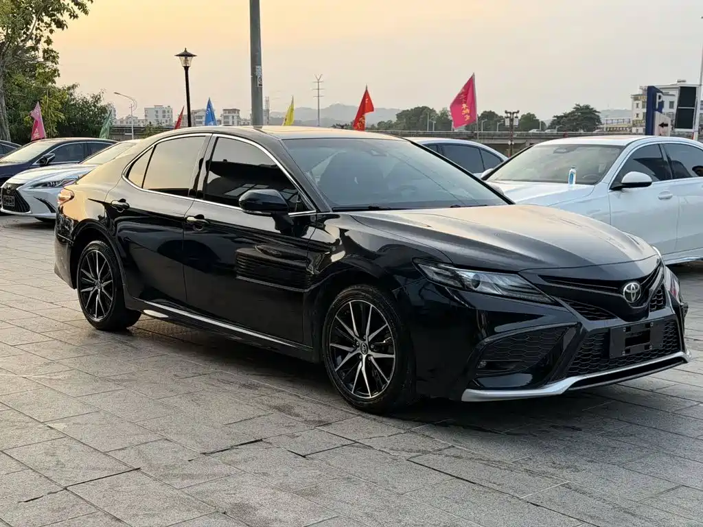 Toyota Camry — миниатюра 3