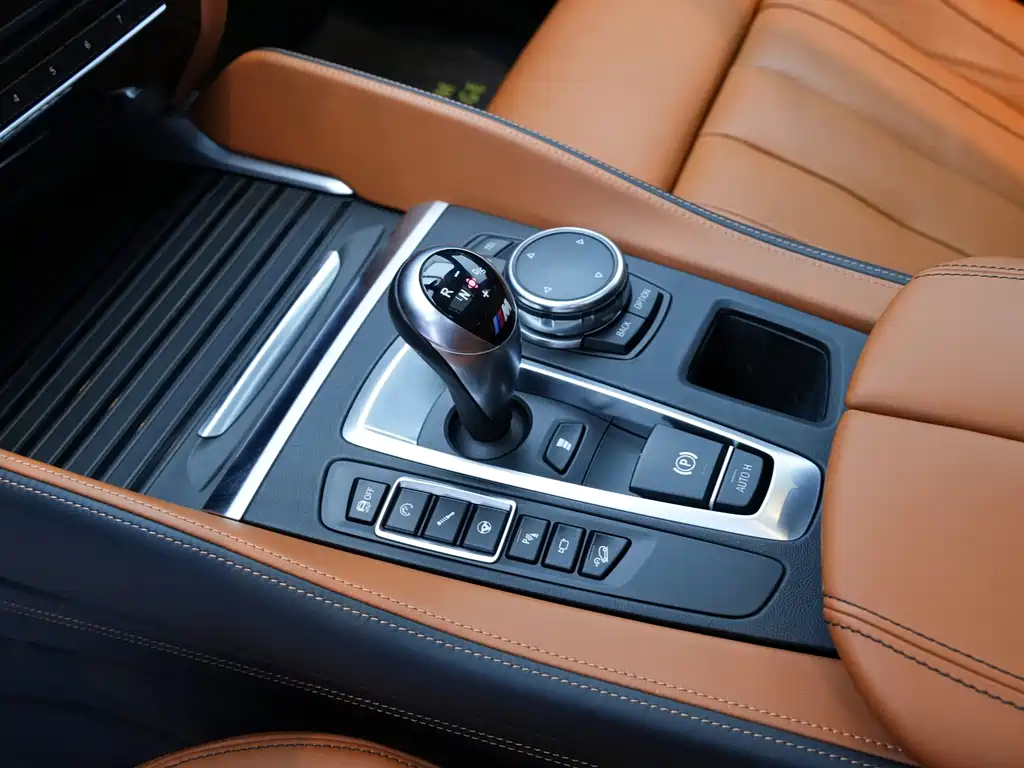 BMW X6 M — миниатюра 10