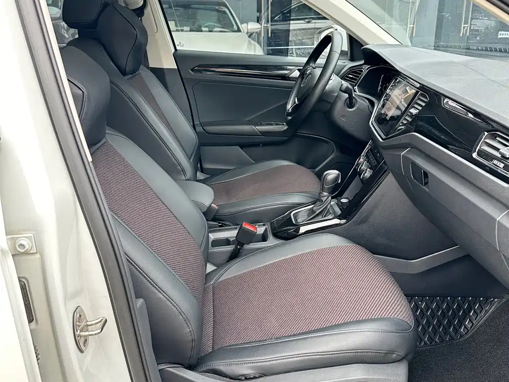 VOLKSWAGEN T ROC EXPLORING SONGS