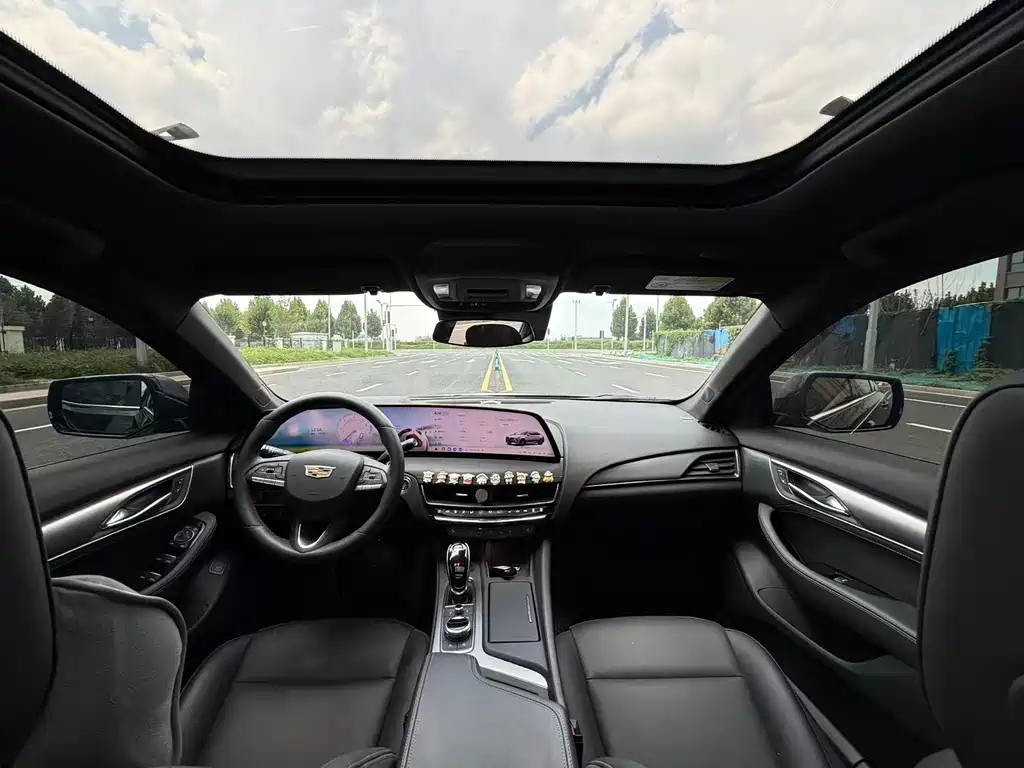 Cadillac CT5 — миниатюра 8
