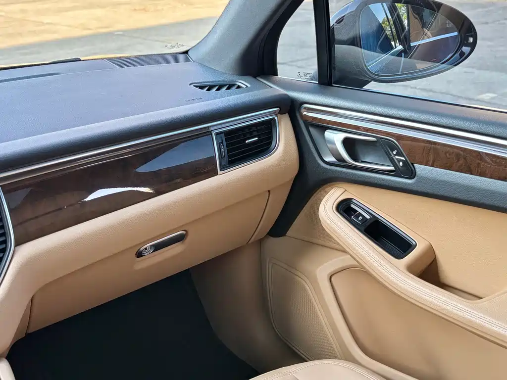 Porsche Macan — миниатюра 13