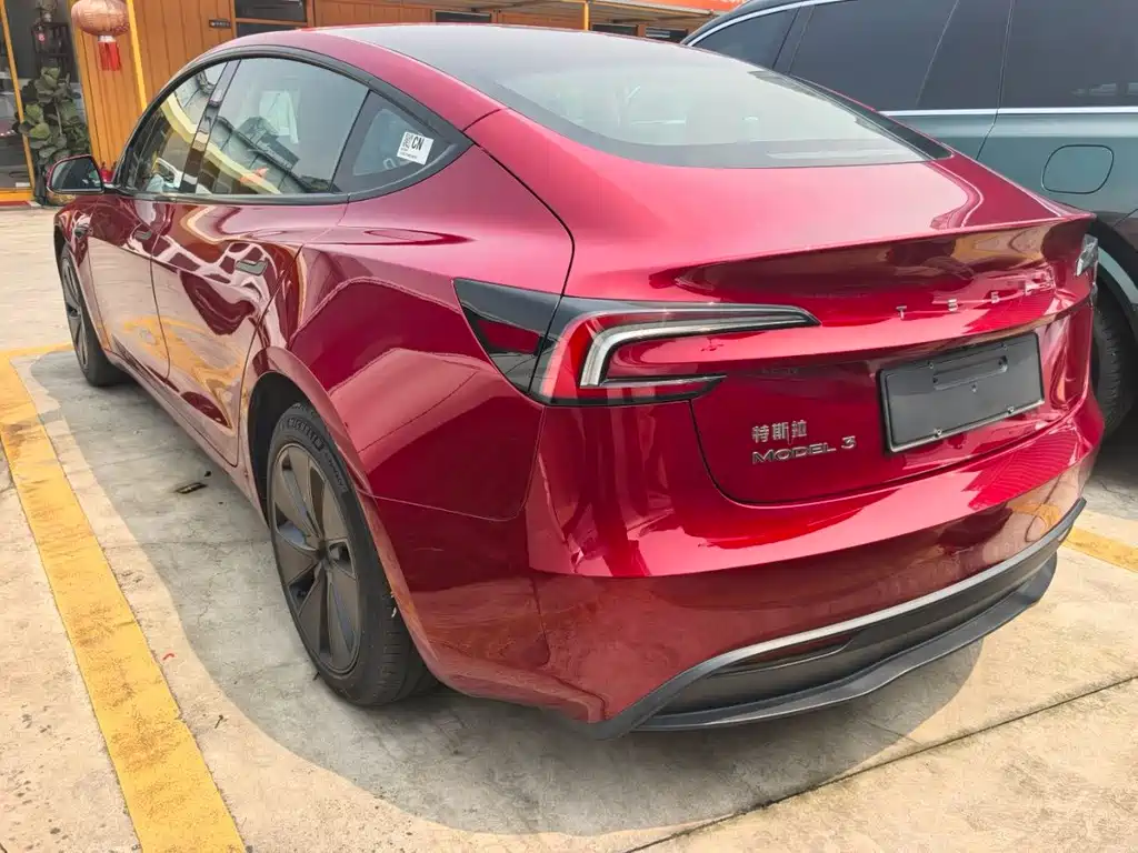 Tesla Model 3 — миниатюра 8