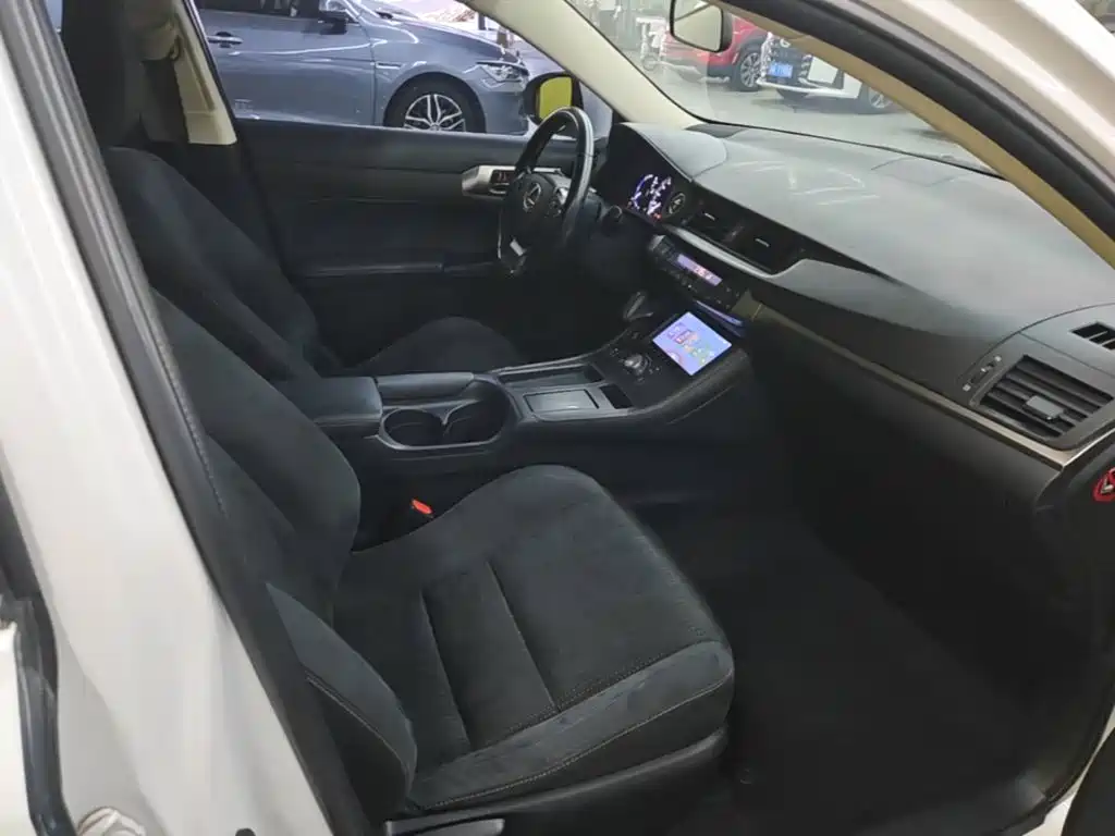 Lexus CT — миниатюра 25