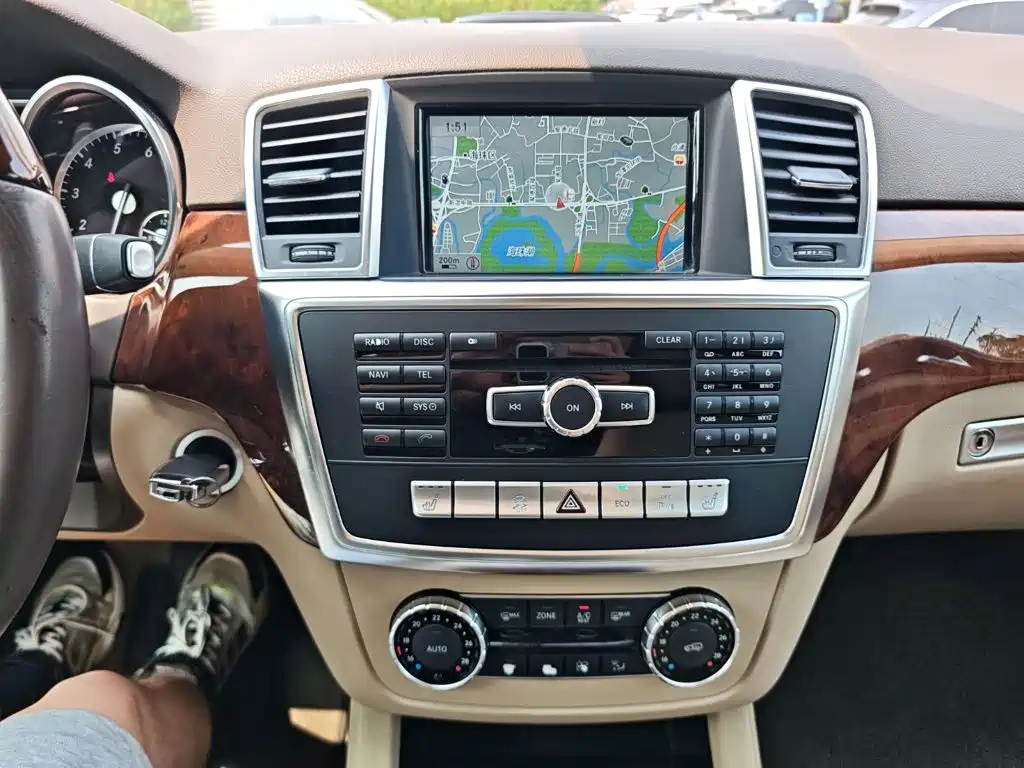 Mercedes-Benz M-Class — миниатюра 15