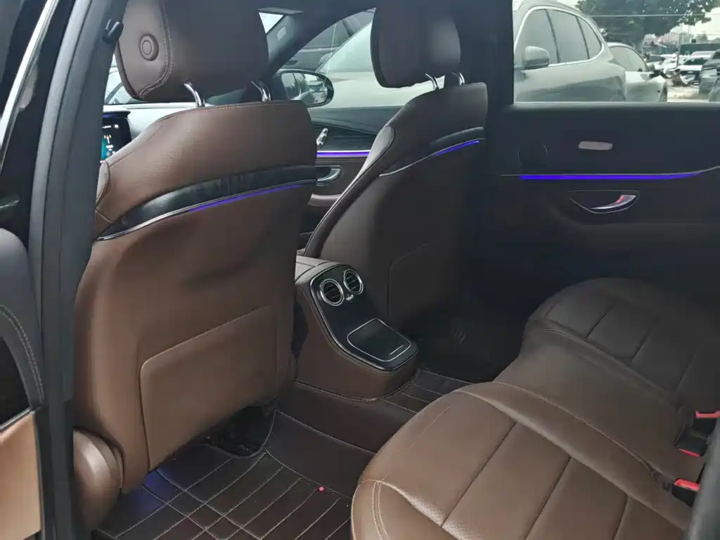 Mercedes-Benz E-Class — миниатюра 6