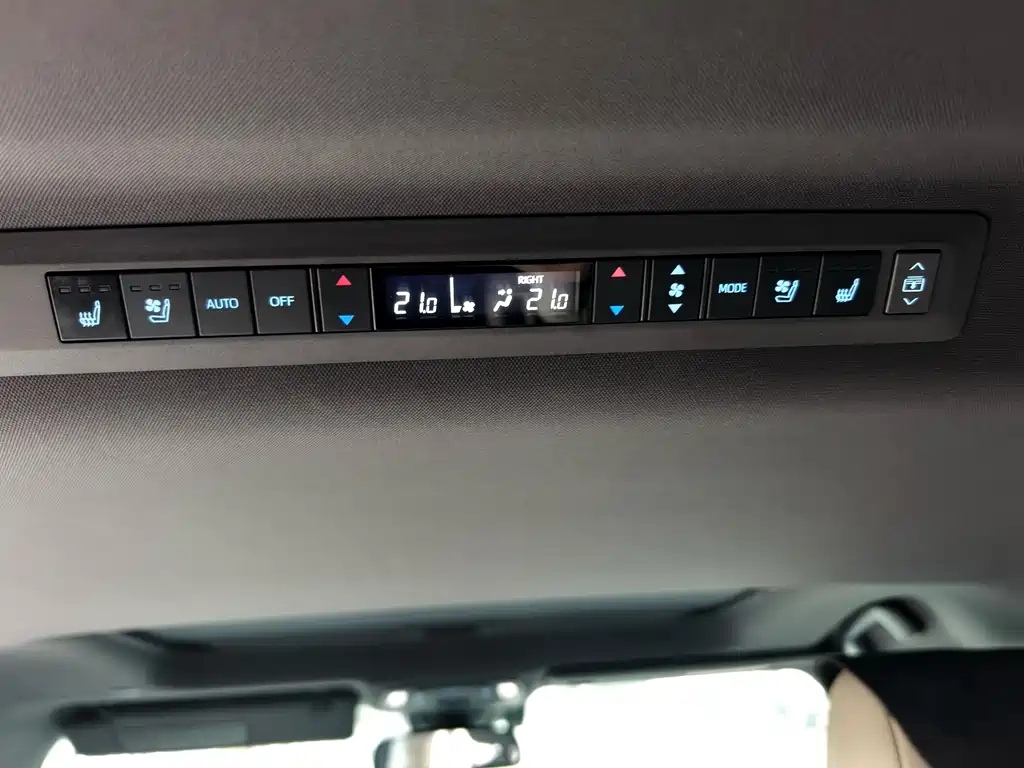 Toyota Sienna — миниатюра 17