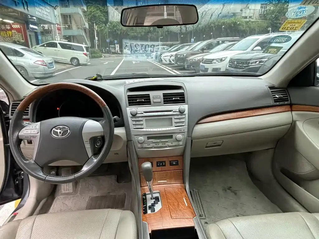 Toyota Camry — миниатюра 6