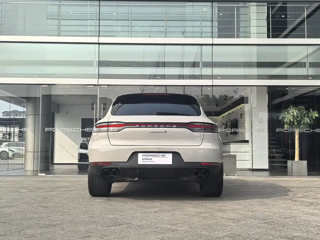Porsche Macan — миниатюра 7