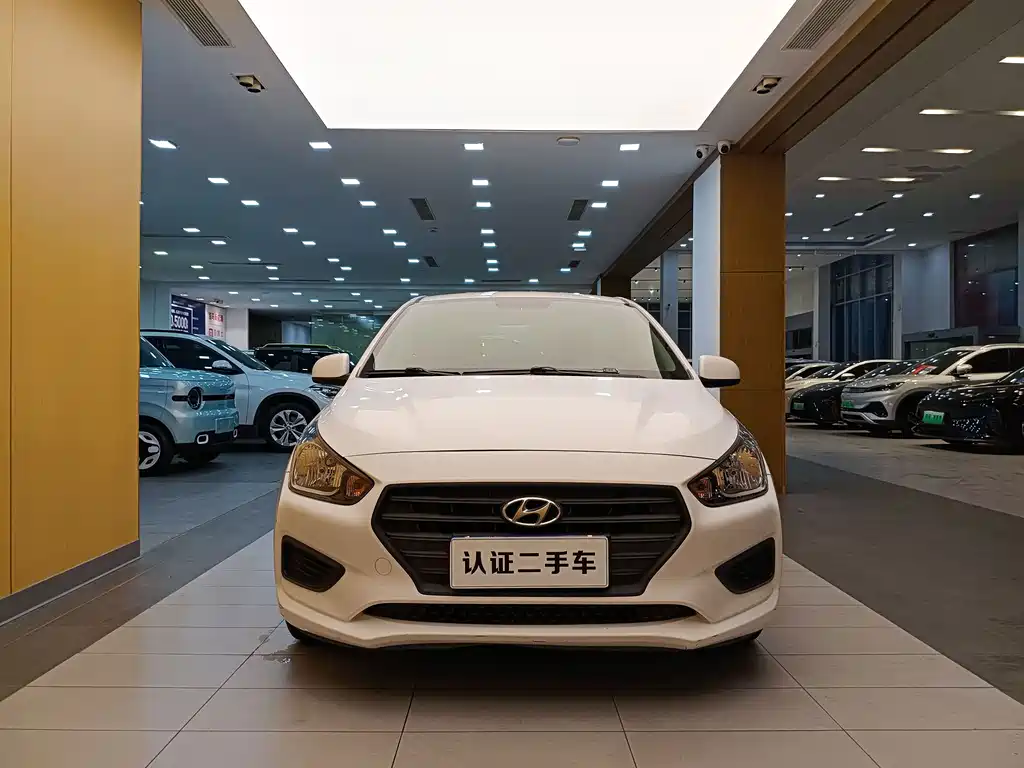 Hyundai Verna - фото 3
