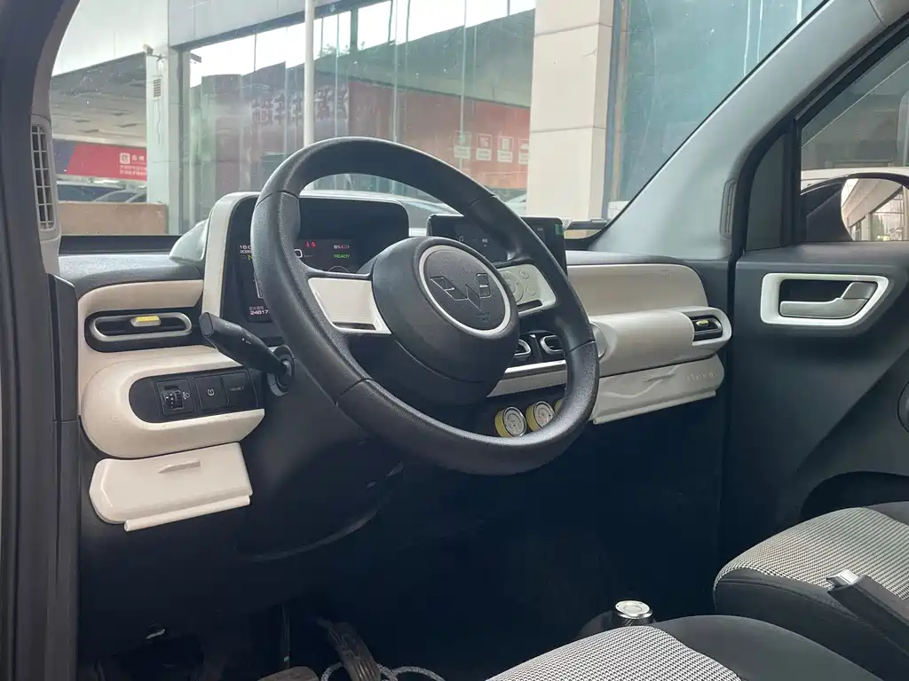 Wuling MINIEV — миниатюра 10