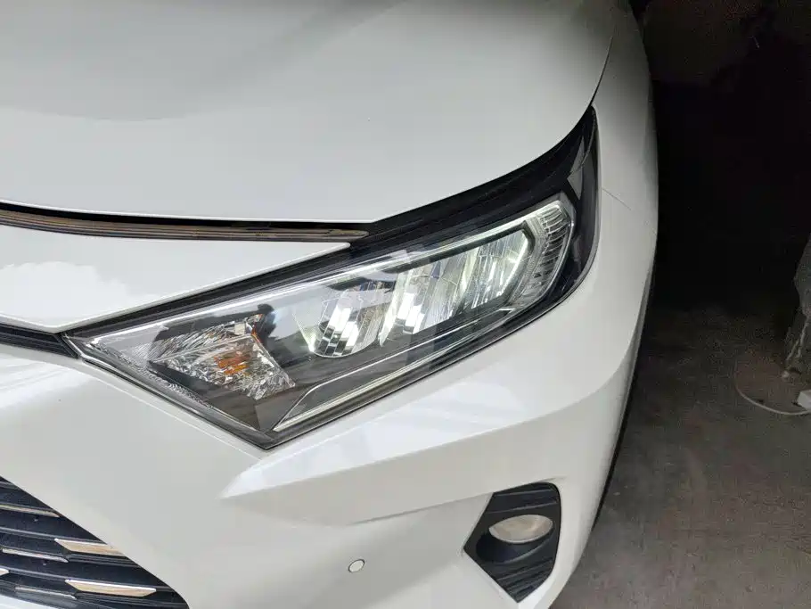 Toyota RAV4 — миниатюра 5