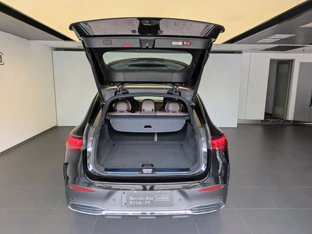 Mercedes-Benz EQE SUV — миниатюра 12