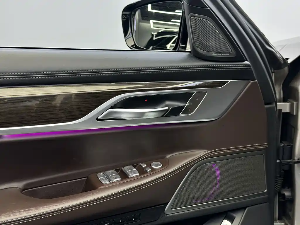 BMW 7 Series — миниатюра 29