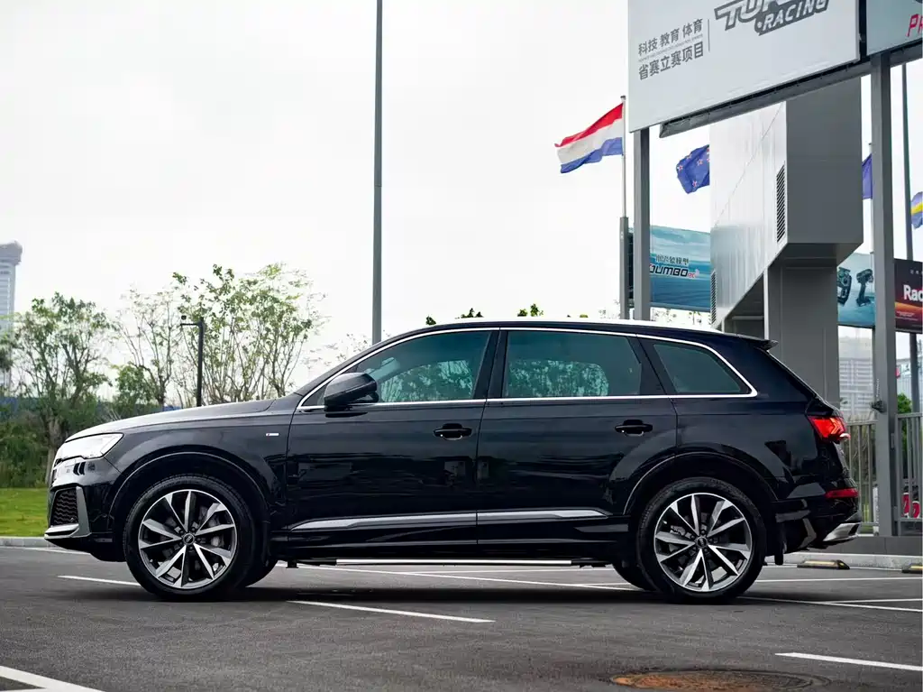 Audi Q7 2021 55 TFSI quattro S line Sport