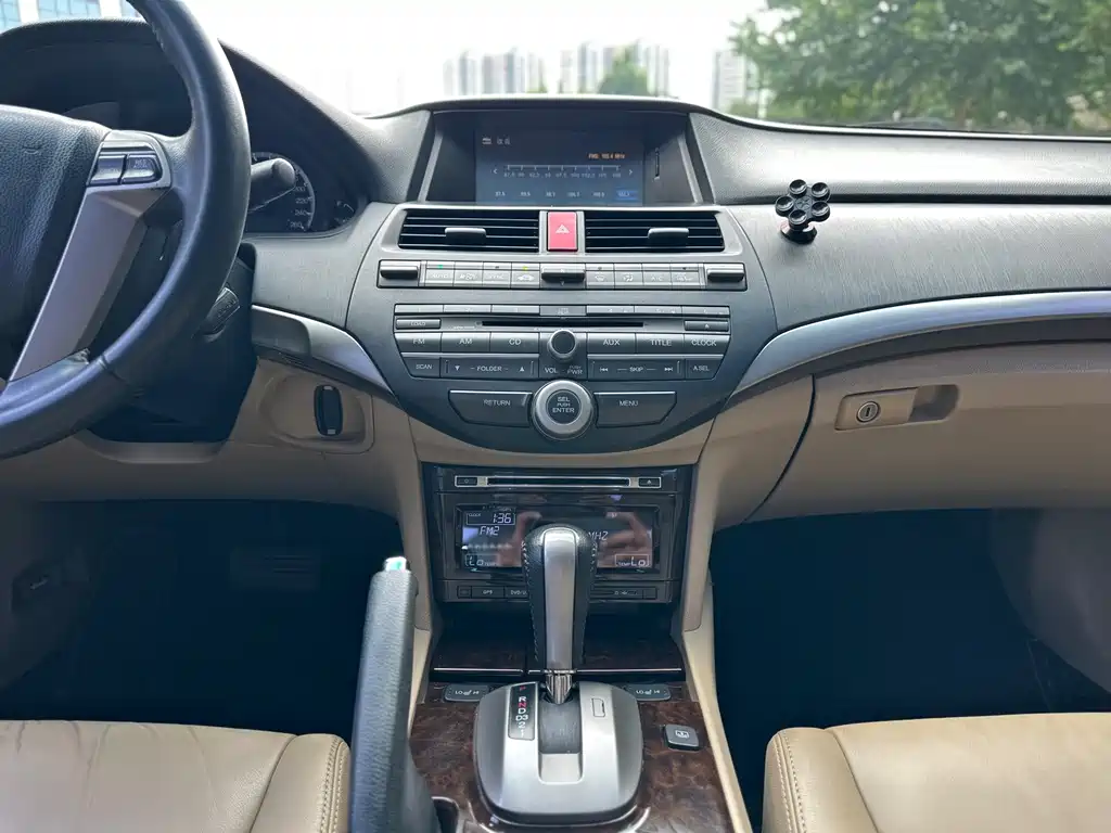 Honda Accord — миниатюра 14