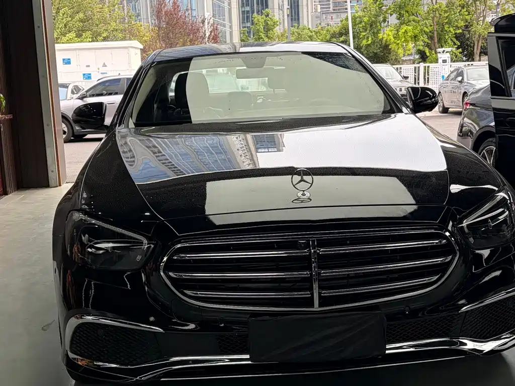 Mercedes-Benz E-Class — миниатюра 2