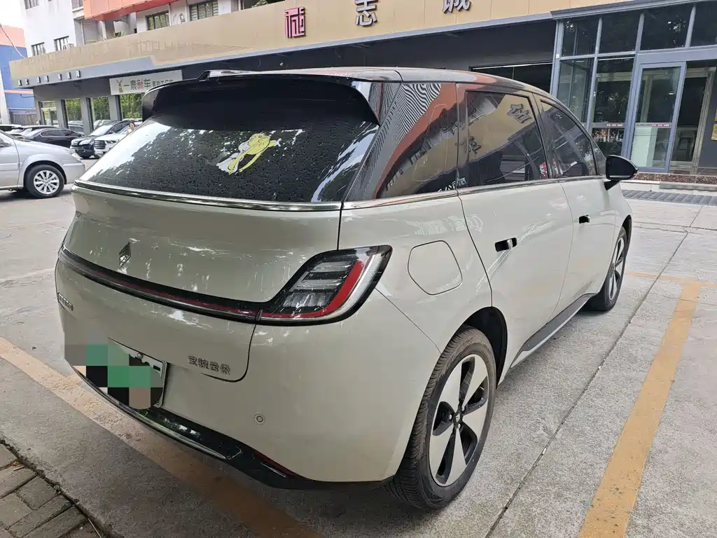 Baojun Yunduo — миниатюра 3
